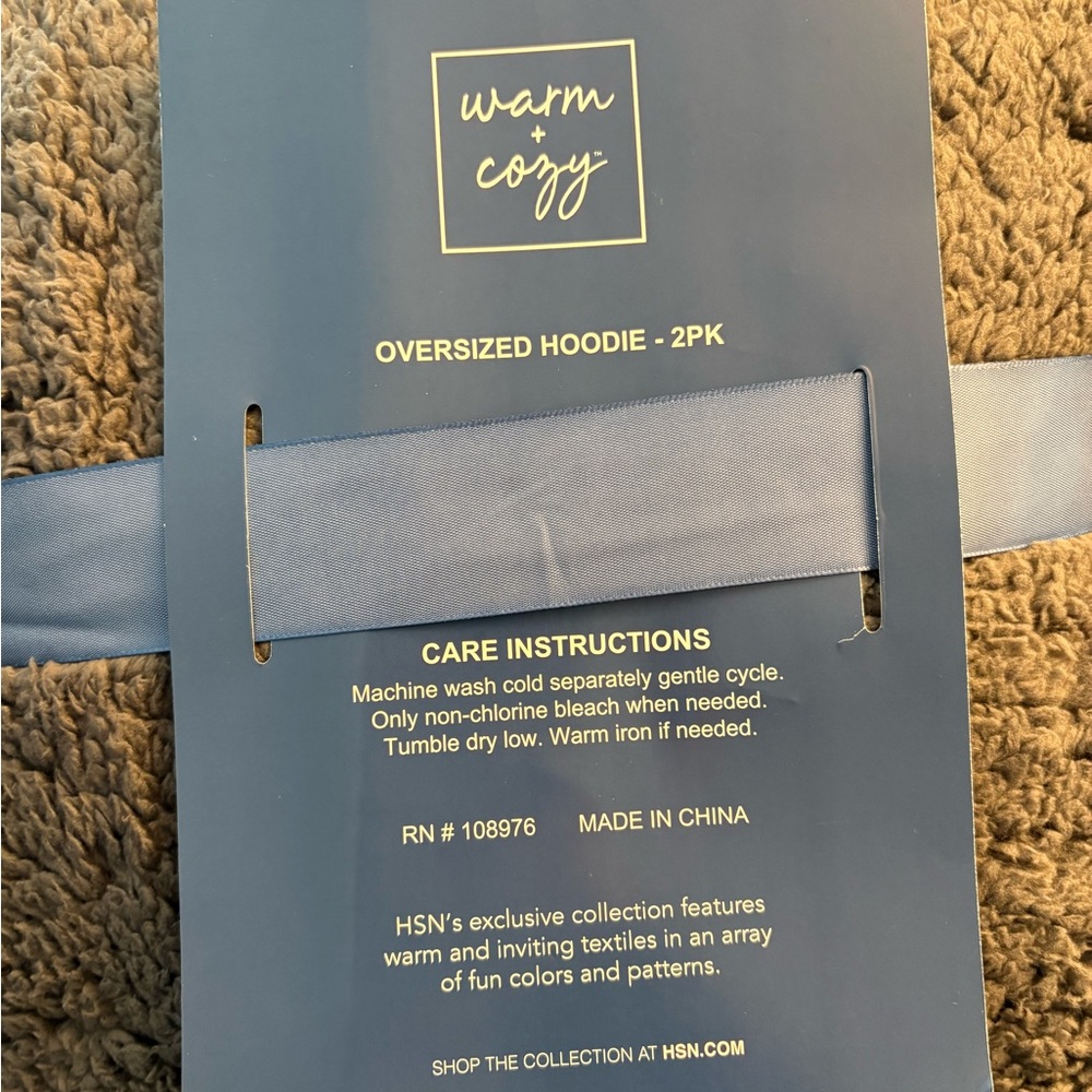 Oversized Hoodie Blanket/ Snuggie HSN - Picture 3 of 6